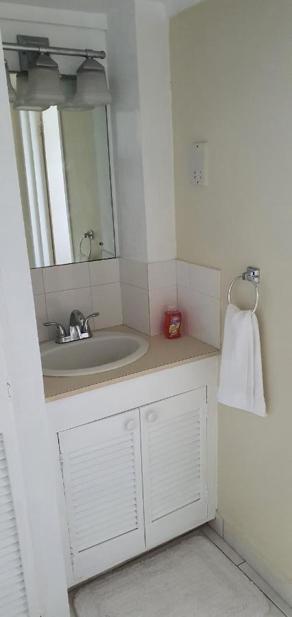 Hastings Towers 4D - Studio Apt Opp Beach Bridgetown Eksteriør bilde