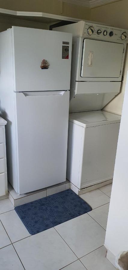 Hastings Towers 4D - Studio Apt Opp Beach Bridgetown Eksteriør bilde