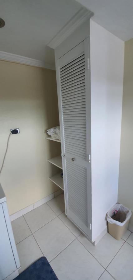 Hastings Towers 4D - Studio Apt Opp Beach Bridgetown Eksteriør bilde