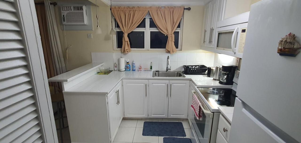 Hastings Towers 4D - Studio Apt Opp Beach Bridgetown Eksteriør bilde