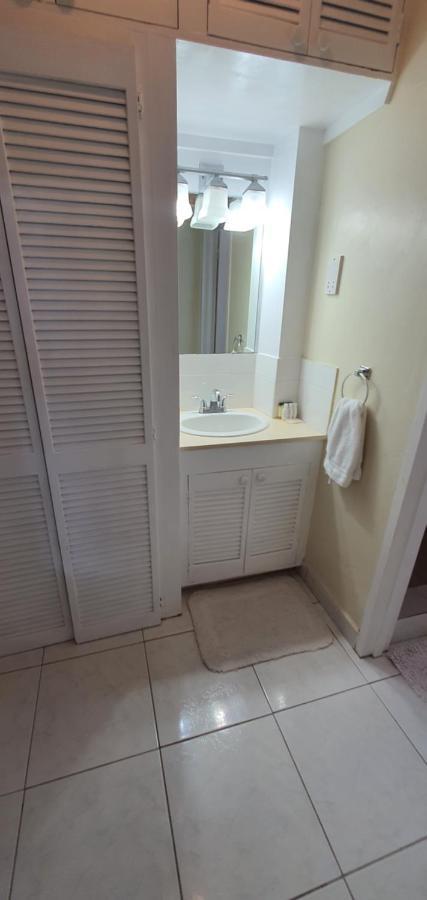 Hastings Towers 4D - Studio Apt Opp Beach Bridgetown Eksteriør bilde